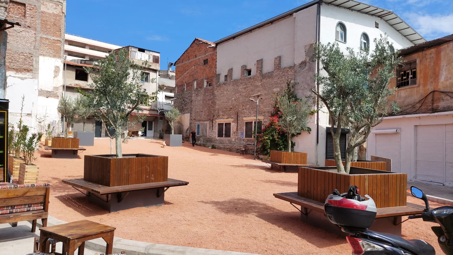 Synagogues Square